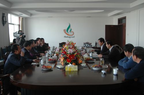 瓜州縣、金塔縣領(lǐng)導(dǎo)來(lái)公司慰問(wèn)