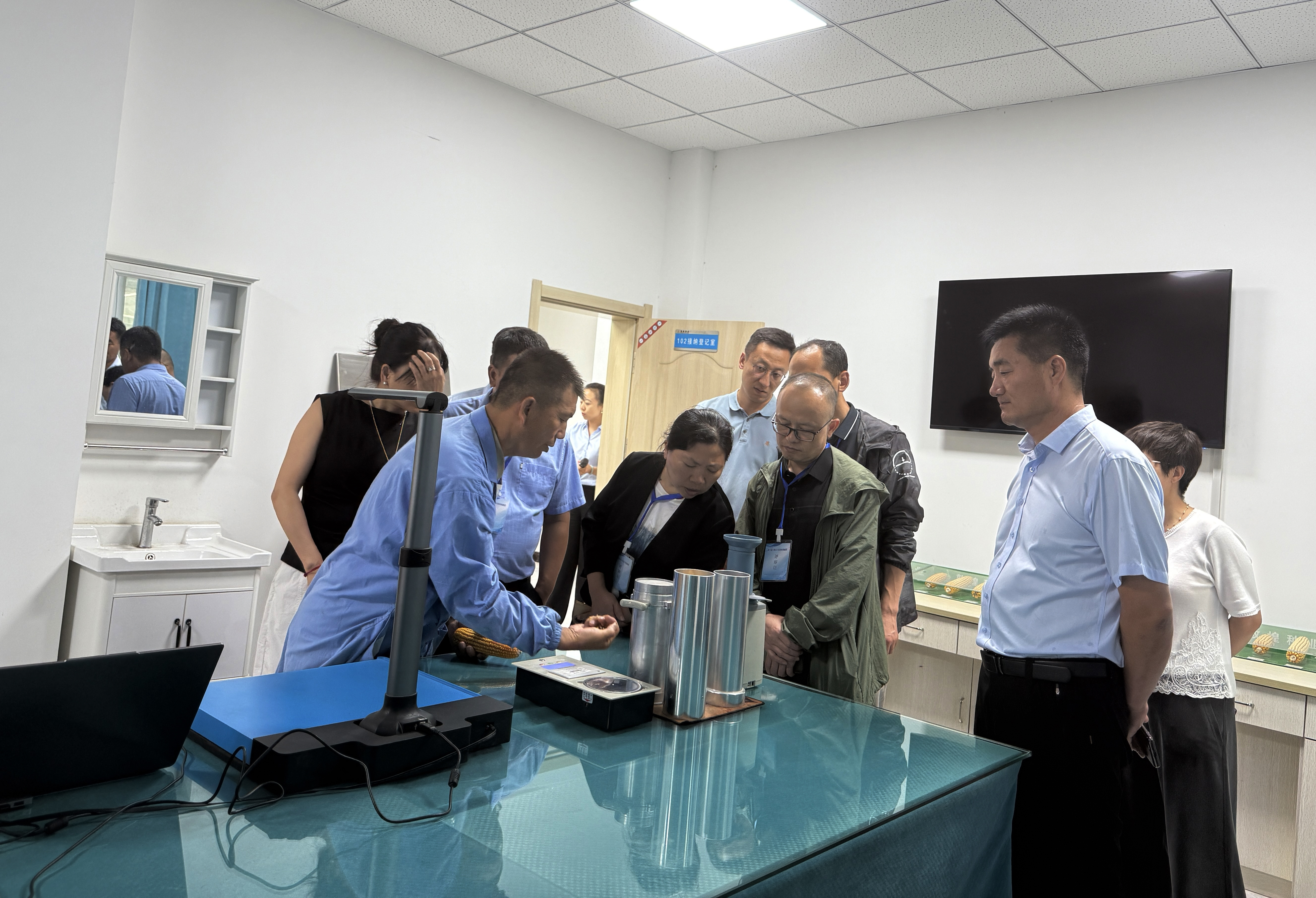 敦煌種業(yè)接受第九屆甘肅省人民政府質(zhì)量獎(jiǎng)評(píng)審專家組現(xiàn)場評(píng)審